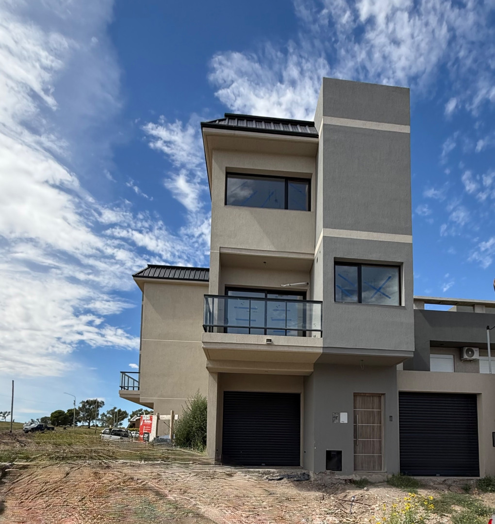 Triplex en Venta en Rawson Y Belgrano , La Falda, Bahía Blanca - Bahía Blanca Propiedades | SITIO OFICIAL l