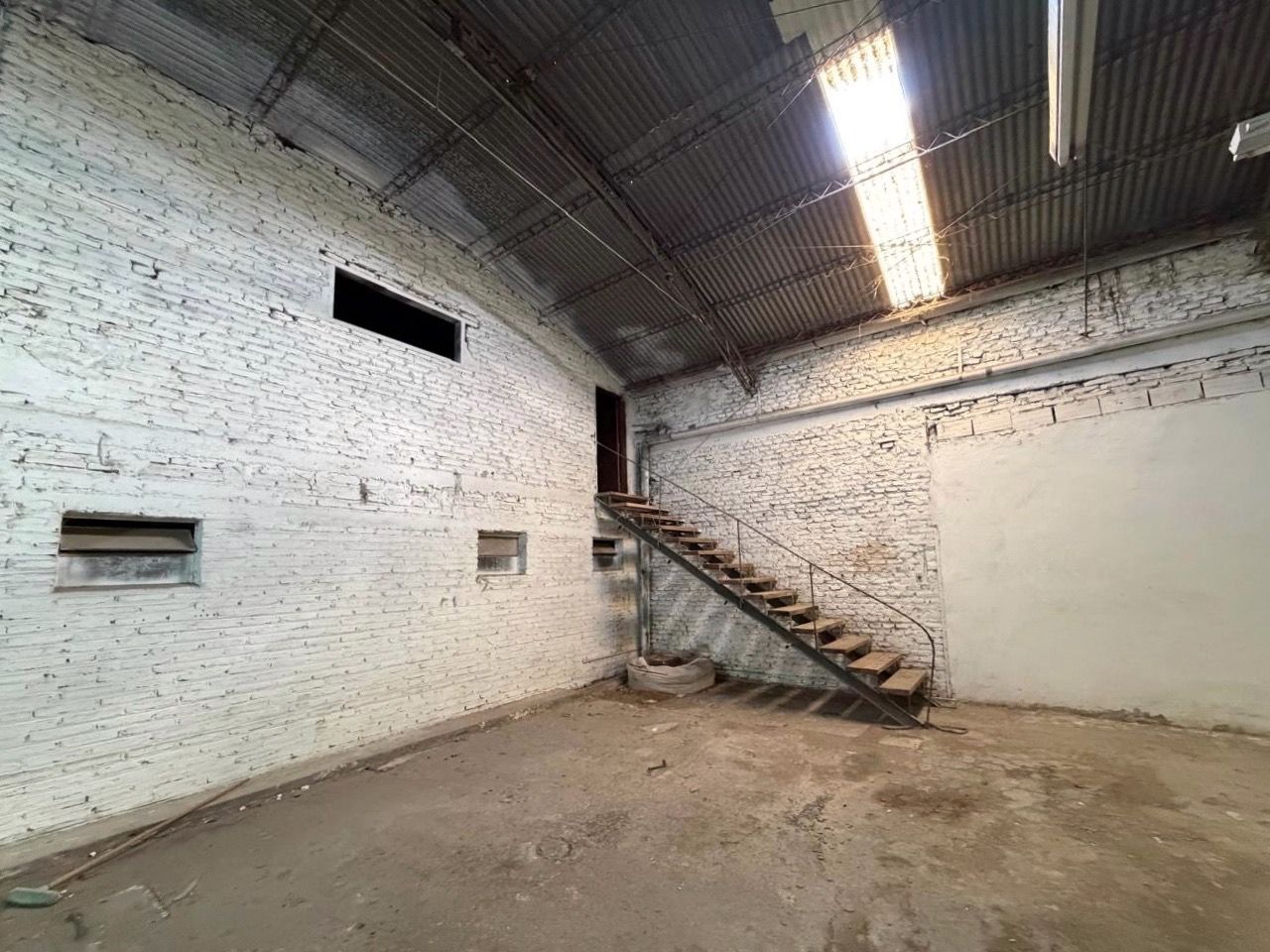 Galpón en Alquiler en Estados Unidos 100, Villa Mitre, Bahía Blanca - Bahía Blanca Propiedades | SITIO OFICIAL l
