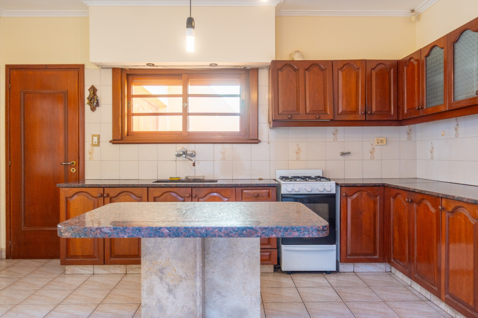 Casa en Venta en Almafuerte 936,  Bahía Blanca - Bahía Blanca Propiedades | SITIO OFICIAL l