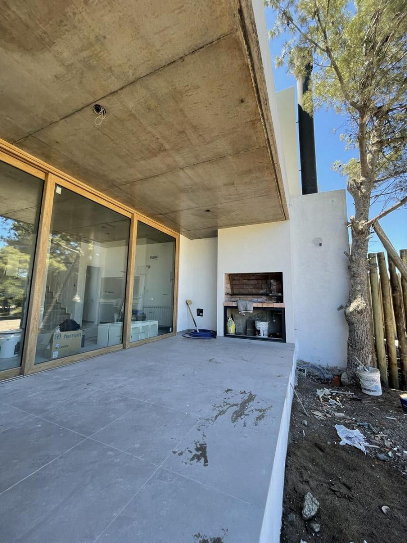 Casa en Venta en  Av Sansot Y Los Cardenales, Monte del Este, Monte Hermoso - Bahía Blanca Propiedades | SITIO OFICIAL l