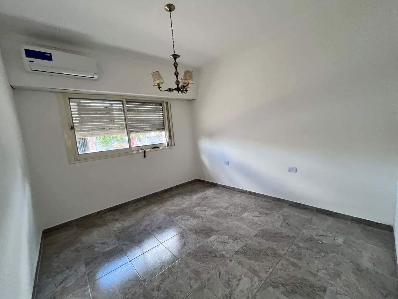 Casa en Alquiler en Solis 1000, La Falda, Bahía Blanca - Bahía Blanca Propiedades | SITIO OFICIAL l
