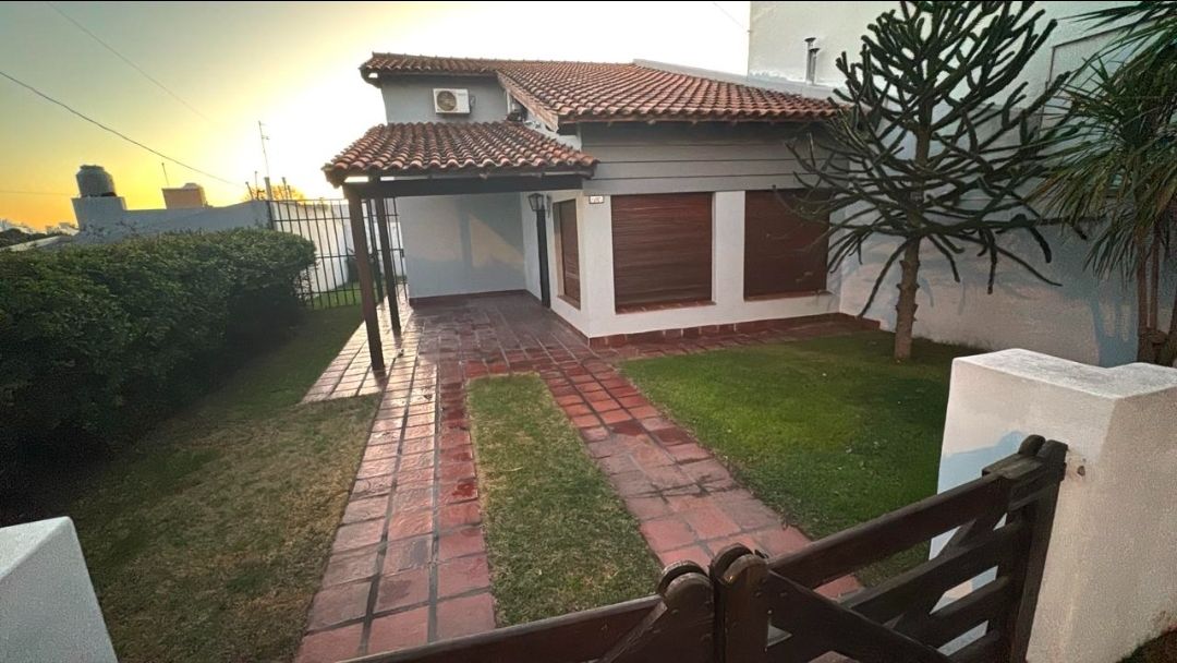 Casa en Venta en Gregorio Juarez 300, Centro, Monte Hermoso - Bahía Blanca Propiedades | SITIO OFICIAL l