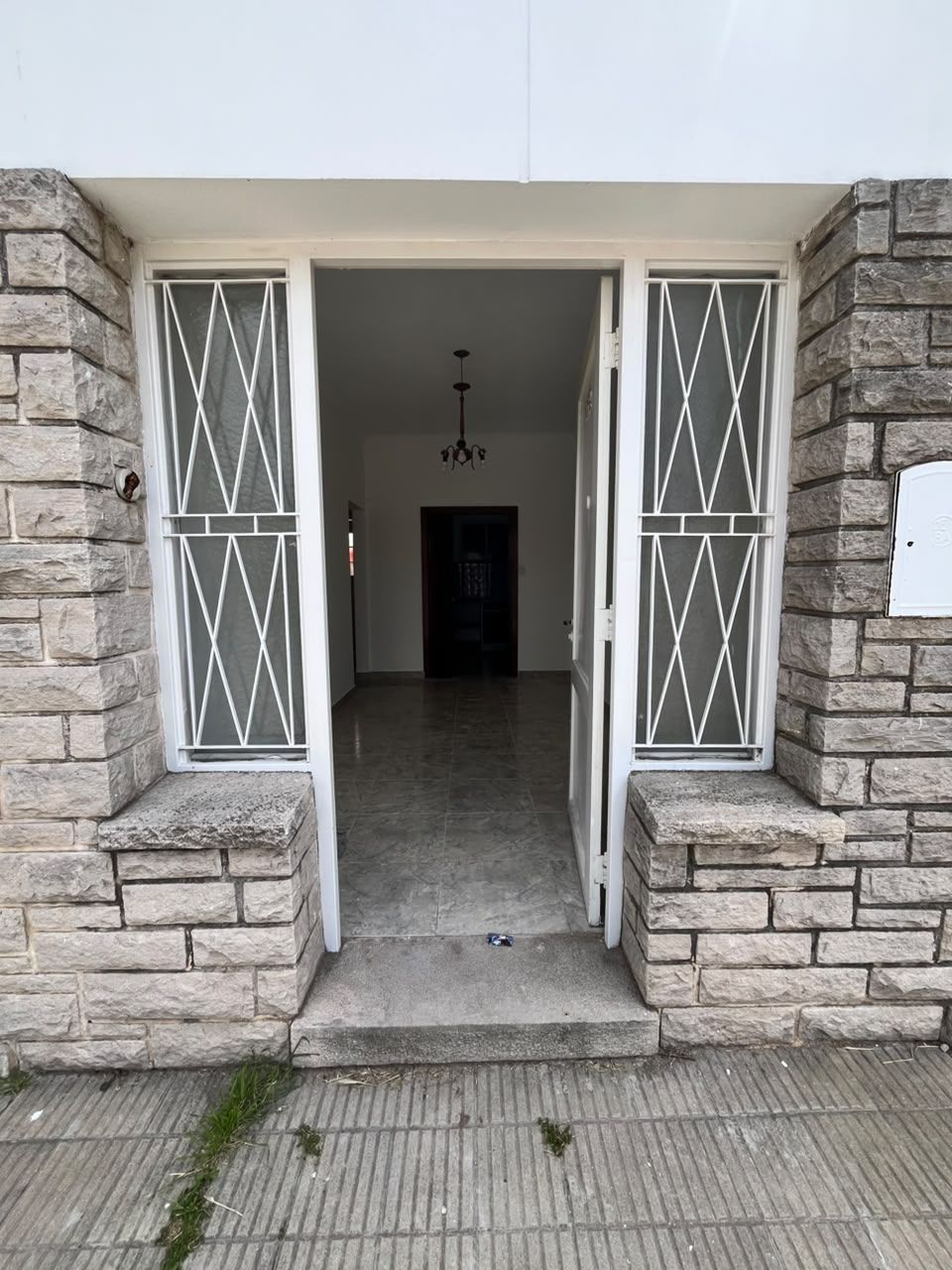 Casa en Alquiler en Solis 1000, La Falda, Bahía Blanca - Bahía Blanca Propiedades | SITIO OFICIAL l