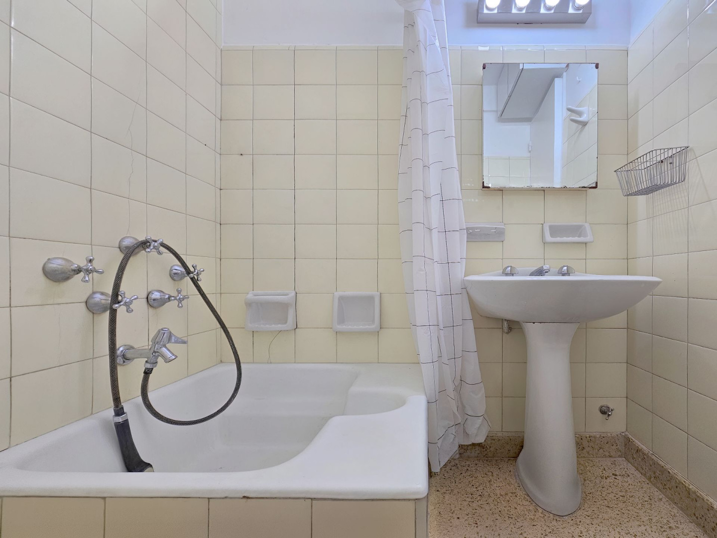 Departamento en Alquiler en Lamadrid 62, Centro, Bahía Blanca - Bahía Blanca Propiedades | SITIO OFICIAL l