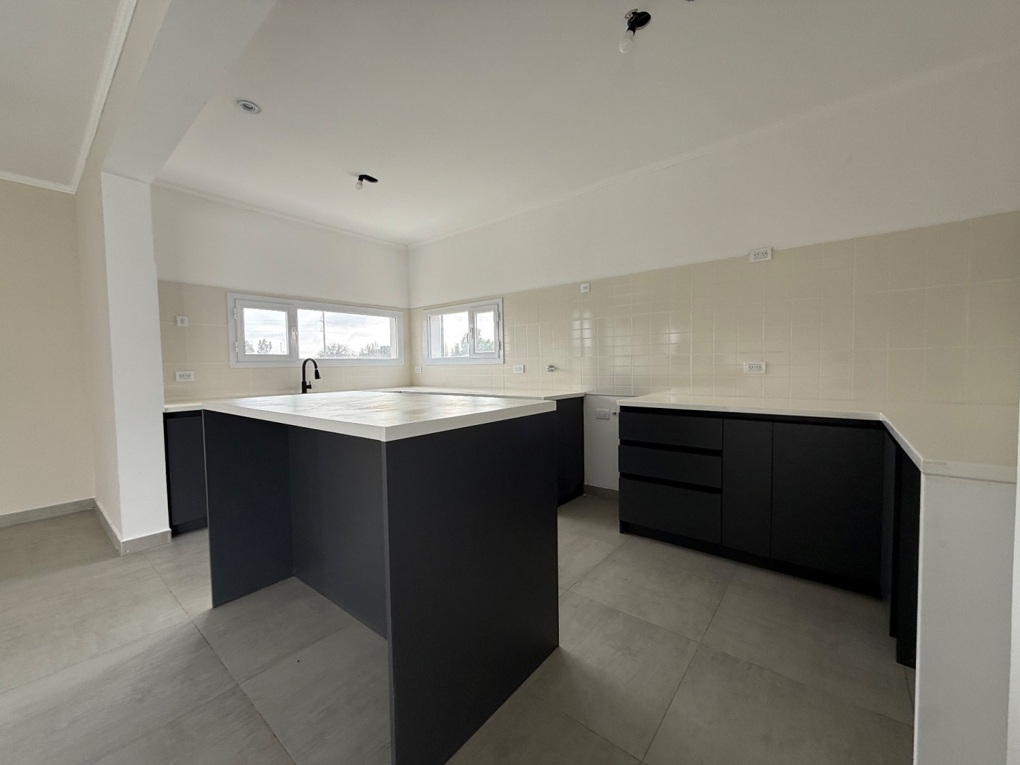 Casa en Venta en Charcas 5205, Las Acacias, Bahía Blanca - Bahía Blanca Propiedades | SITIO OFICIAL l