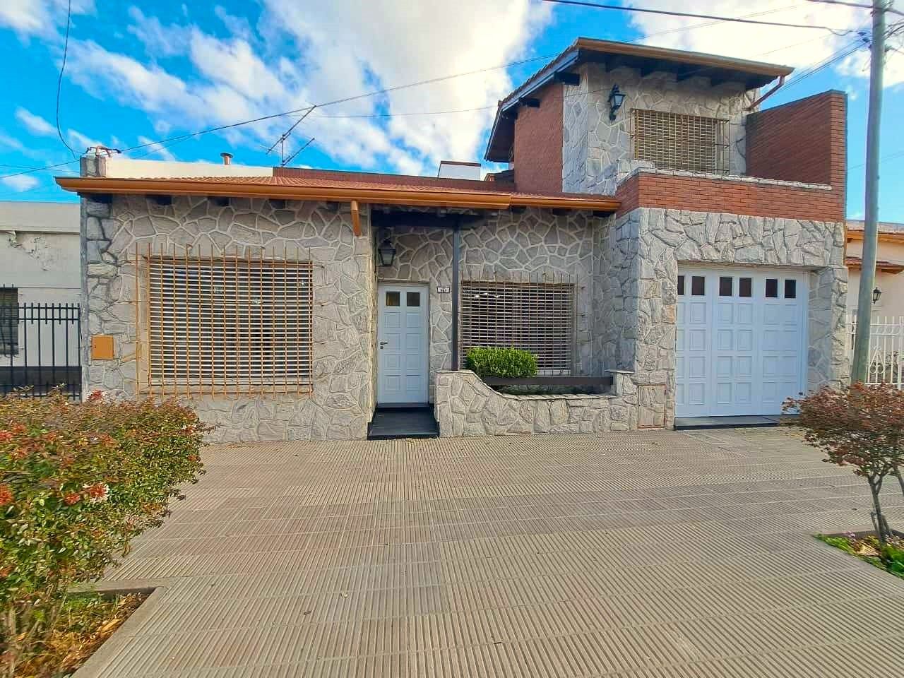 Casa en Venta en Italia 900, Pedro Pico, Bahía Blanca - Bahía Blanca Propiedades | SITIO OFICIAL l