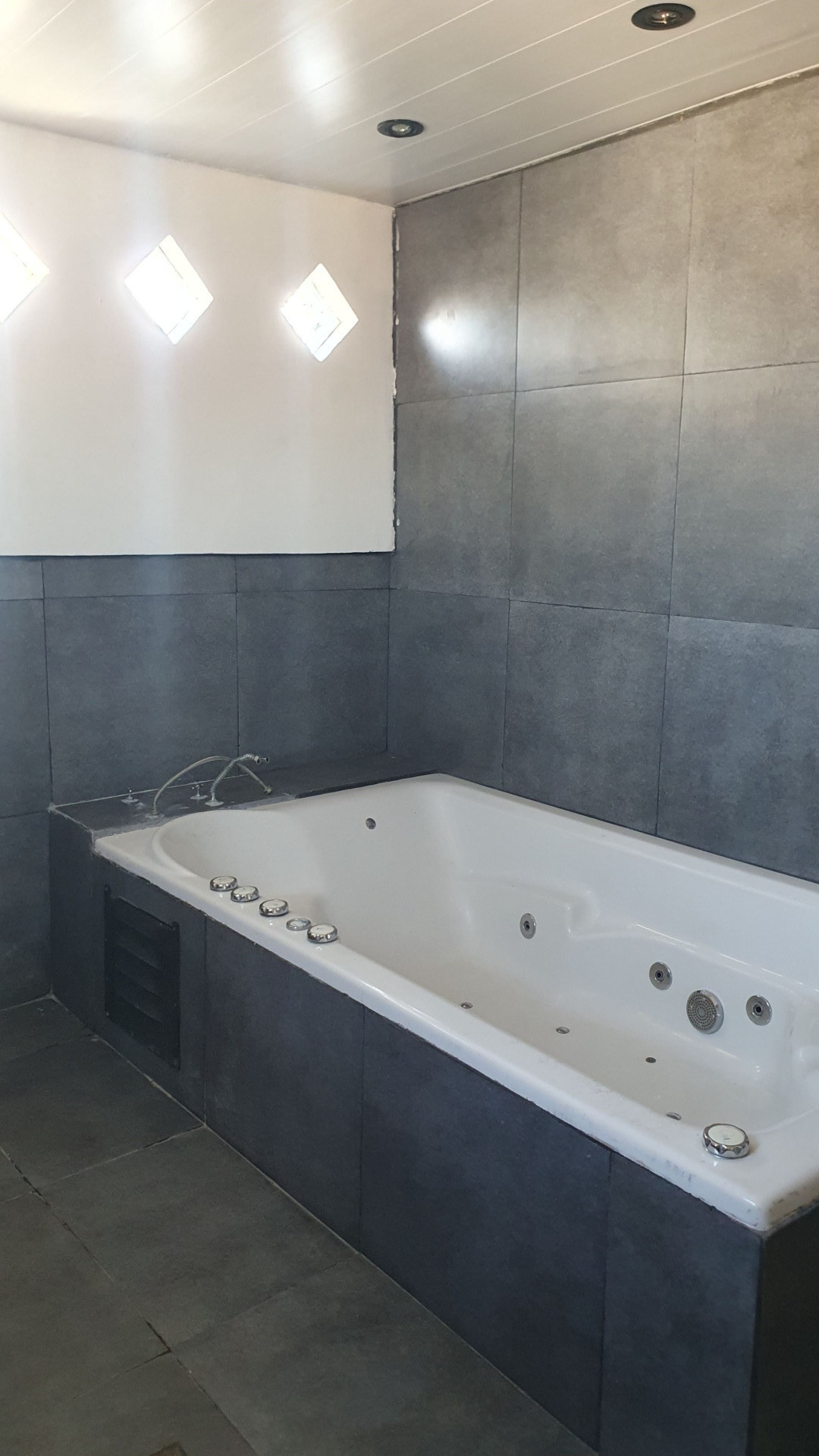 Casa en Venta en Libertad Y Emilio Rosas, Villa Rosas, Bahía Blanca - Bahía Blanca Propiedades | SITIO OFICIAL l