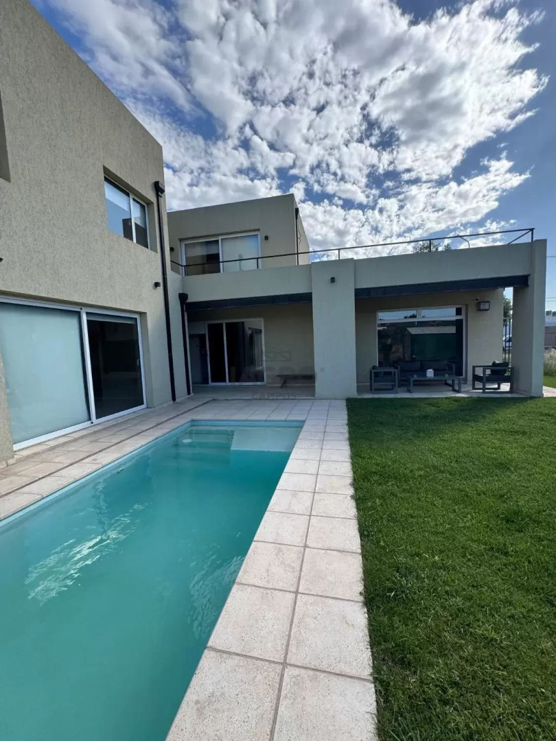 Casa en Venta en Cacique Venancio Y Tupac Amaru, Las Cañitas I, Bahía Blanca - Bahía Blanca Propiedades | SITIO OFICIAL l
