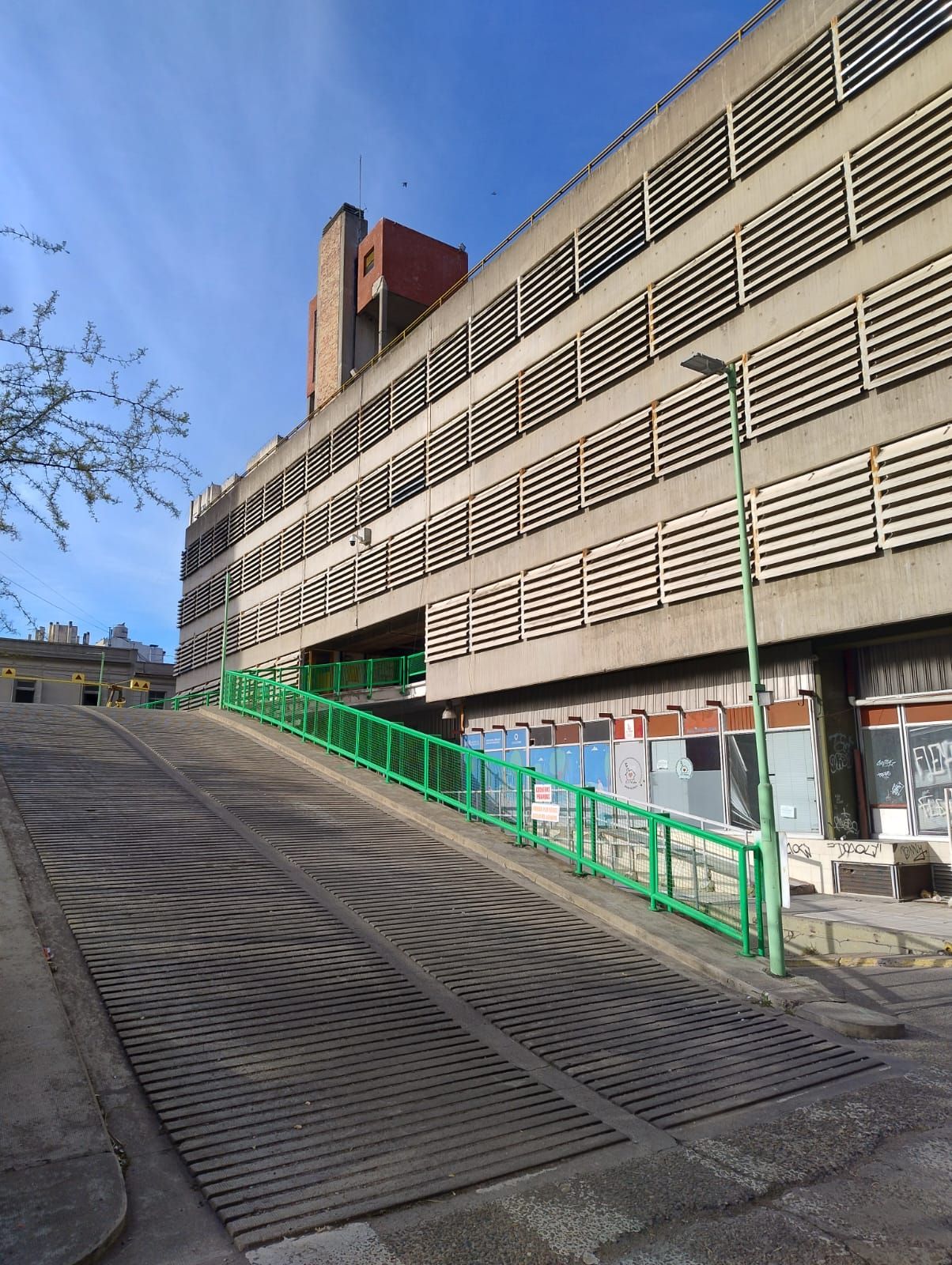 Cochera en Alquiler en Donado 151, Centro, Bahía Blanca - Bahía Blanca Propiedades | SITIO OFICIAL l