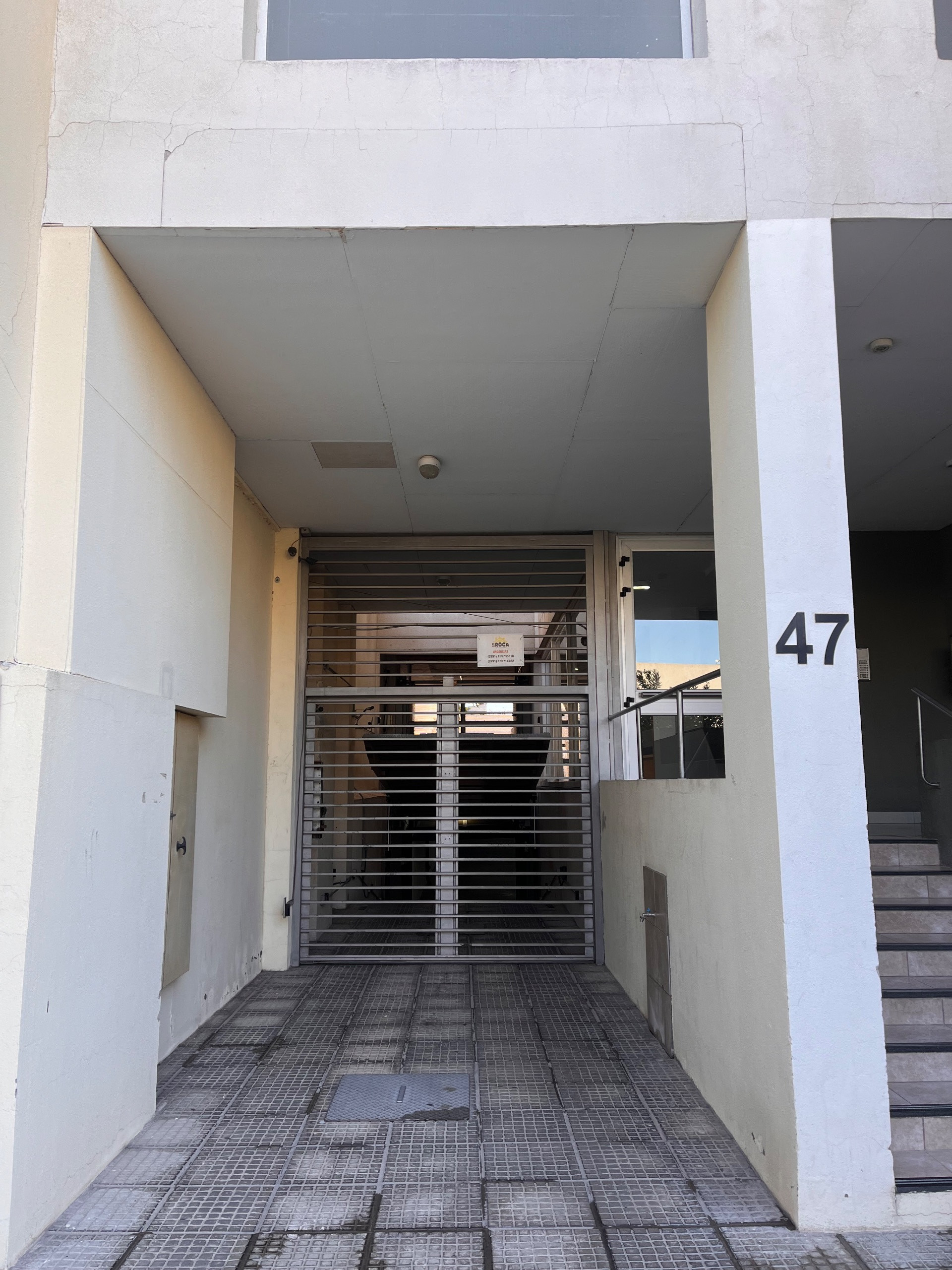 Cochera en Alquiler en Caronti 47, Macrocentro, Bahía Blanca - Bahía Blanca Propiedades | SITIO OFICIAL l