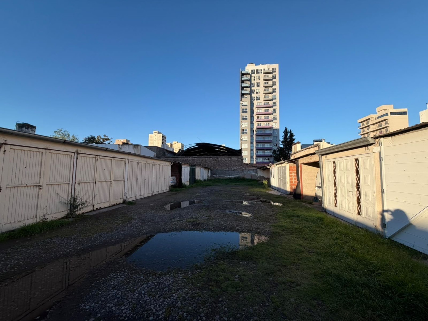 Cochera en Alquiler en Viamonte 400, Centro, Bahía Blanca - Bahía Blanca Propiedades | SITIO OFICIAL l