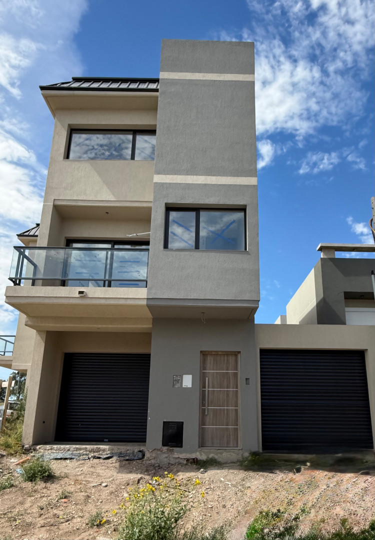 Triplex en Venta en Rawson Y Belgrano , La Falda, Bahía Blanca - Bahía Blanca Propiedades | SITIO OFICIAL l