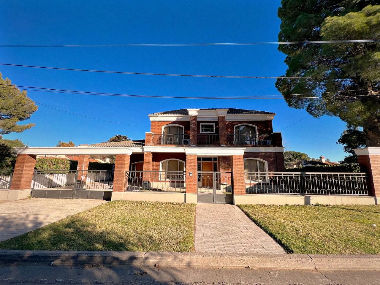 Casa en Alquiler en Lahual 170, B8002 Bahía Blanca, Provincia De Buenos Aires, Patagonia, Bahía Blanca - Bahía Blanca Propiedades | SITIO OFICIAL l