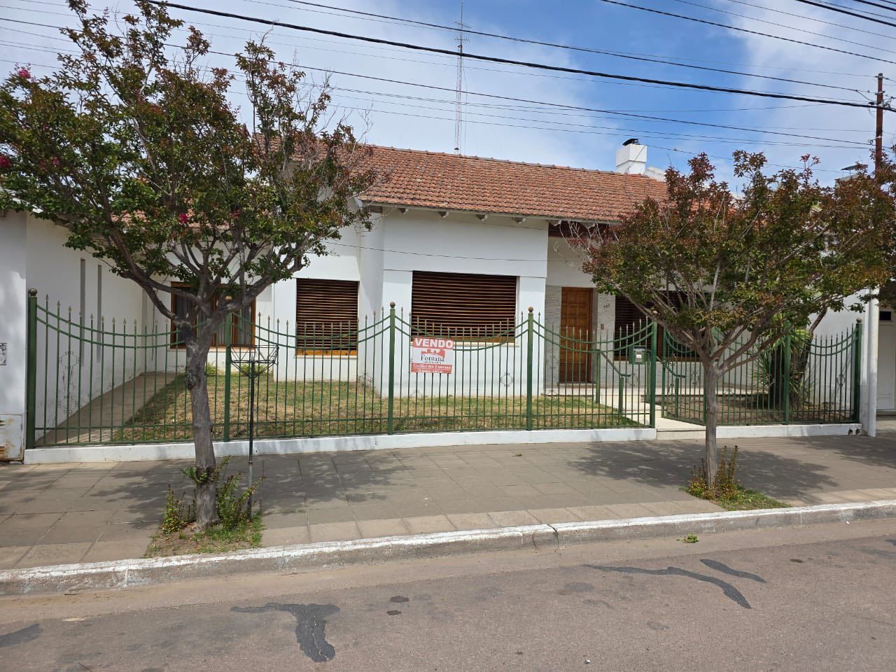 Casa en Venta en Avenida Colon 722,  Carhué - Bahía Blanca Propiedades | SITIO OFICIAL l