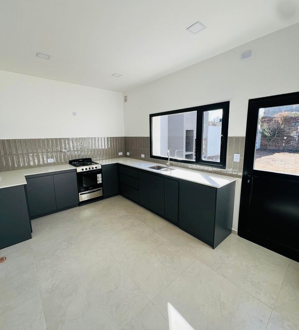 Casa en Venta en CANADA 80, Universitario, Bahía Blanca - Bahía Blanca Propiedades | SITIO OFICIAL l