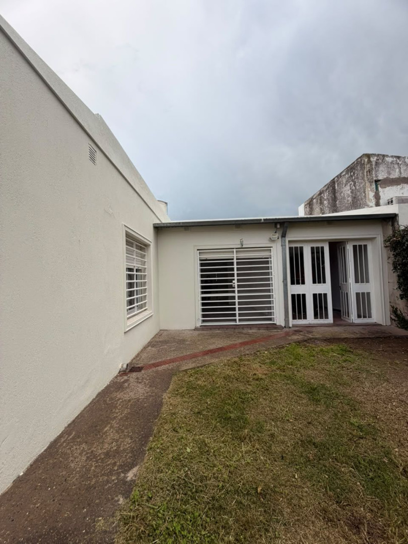 Casa en Alquiler en Mendoza 100, Pacifico, Bahía Blanca - Bahía Blanca Propiedades | SITIO OFICIAL l