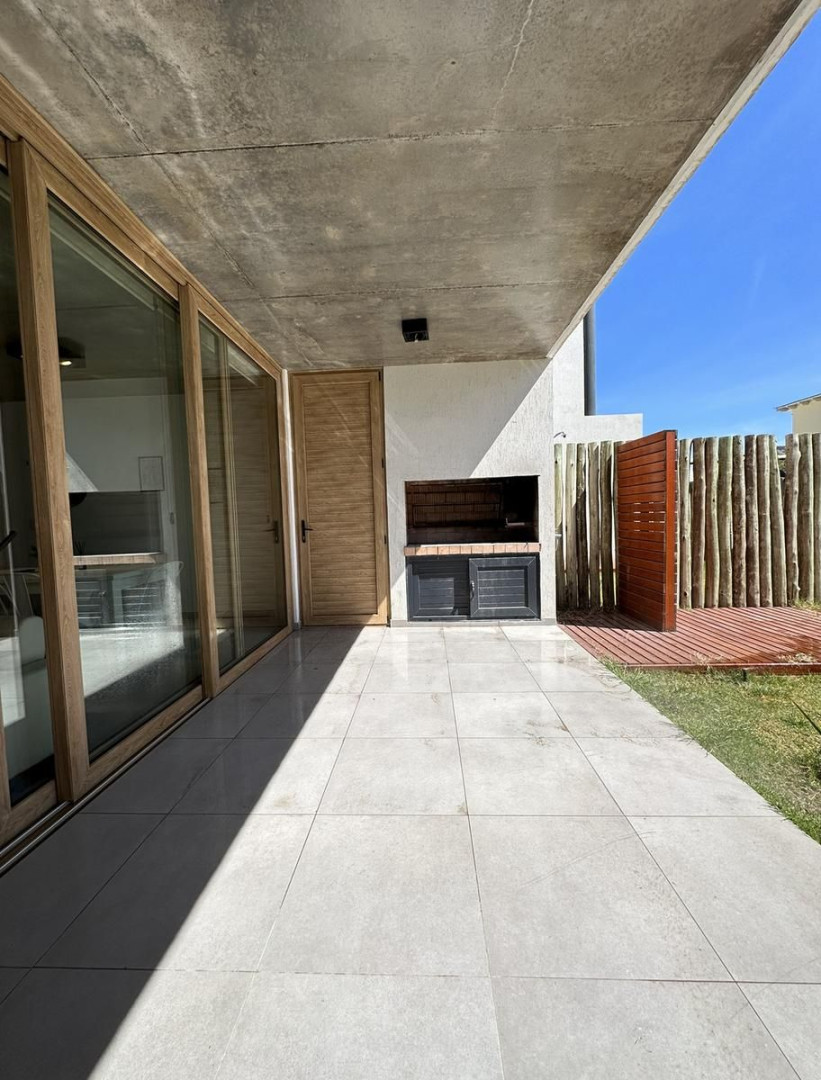 Casa en Venta en  Av Sansot Y Los Cardenales, Monte del Este, Monte Hermoso - Bahía Blanca Propiedades | SITIO OFICIAL l