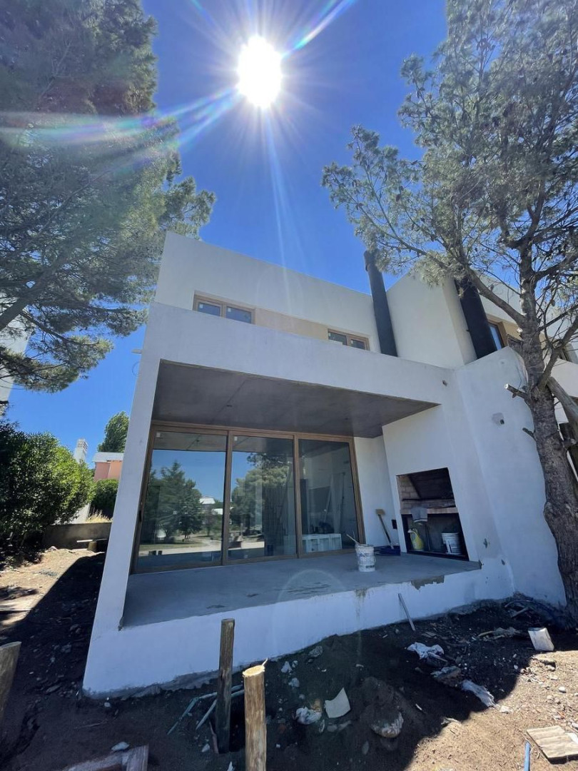 Casa en Venta en  Av Sansot Y Los Cardenales, Monte del Este, Monte Hermoso - Bahía Blanca Propiedades | SITIO OFICIAL l