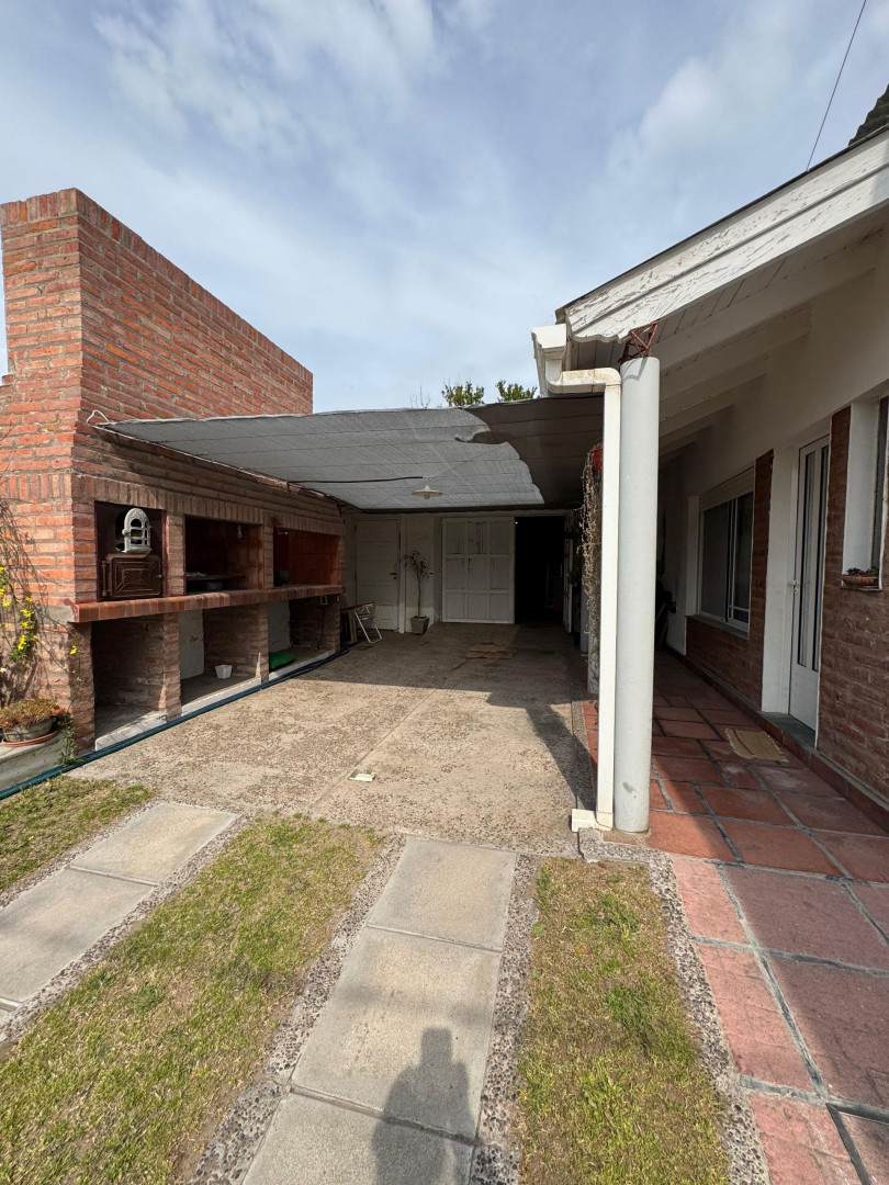 Casa + Departamento en Venta en Chascomus 724,  Monte Hermoso - Bahía Blanca Propiedades | SITIO OFICIAL l