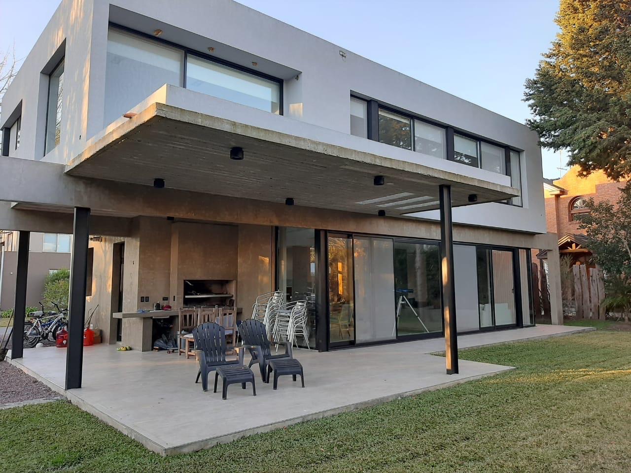Casa en Alquiler en Club El Carmen,  Berazategui - Bahía Blanca Propiedades | SITIO OFICIAL l