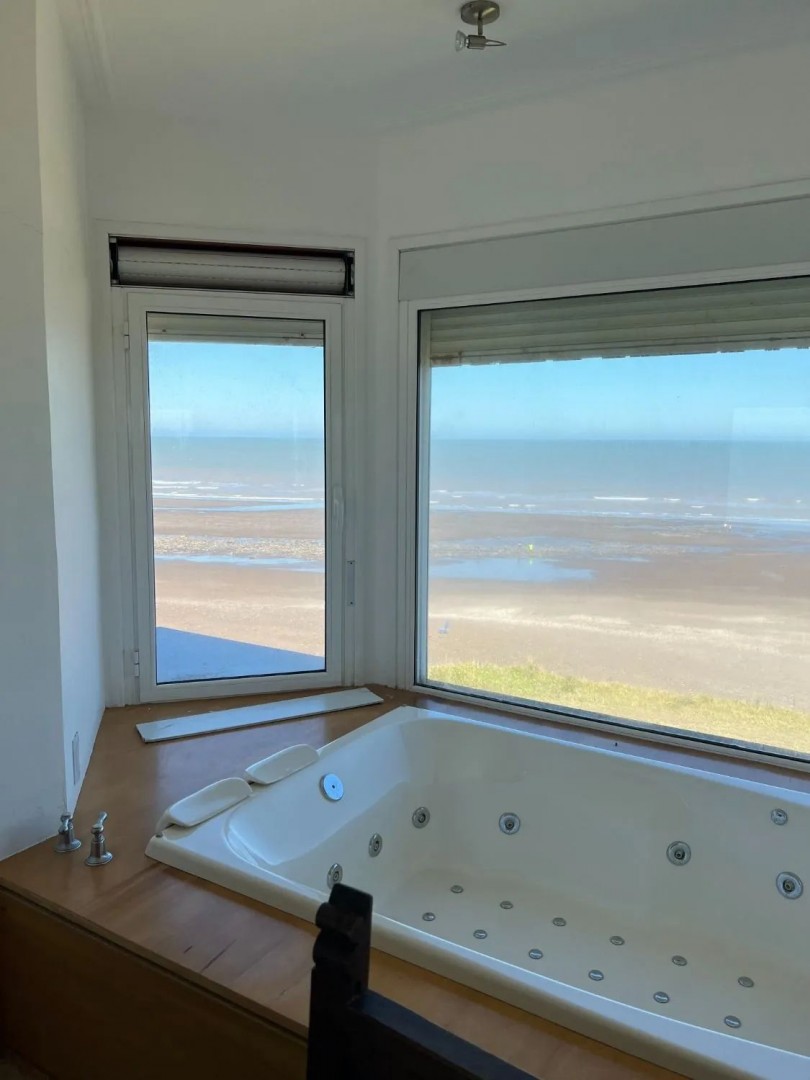 Casa en Venta en Calle 11,  Pehuen Co - Bahía Blanca Propiedades | SITIO OFICIAL l