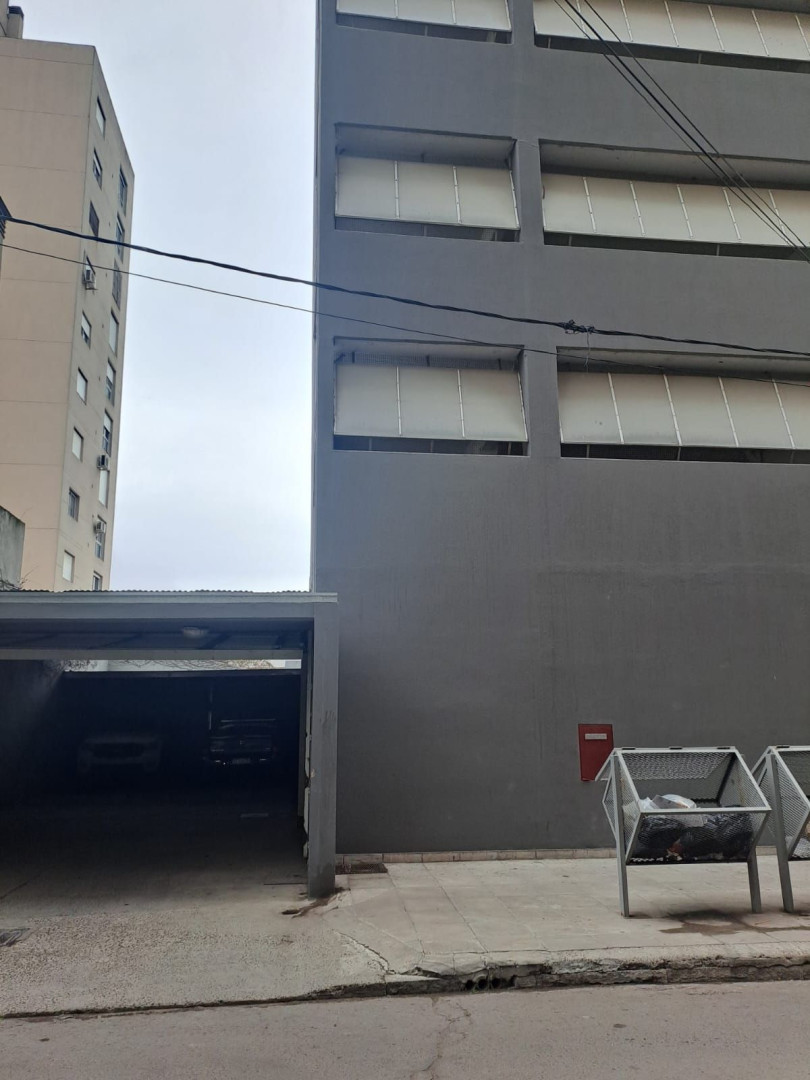 Cochera en Alquiler en Sarmiento 550, Centro, Bahía Blanca - Bahía Blanca Propiedades | SITIO OFICIAL l