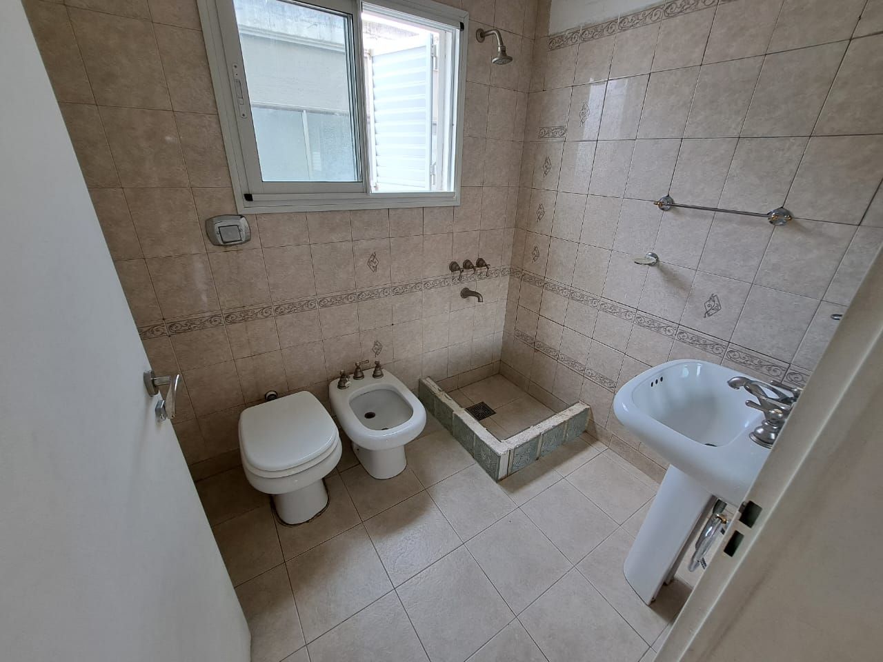 Casa en Alquiler en Nicolas Levalle 2400,  Bahía Blanca - Bahía Blanca Propiedades | SITIO OFICIAL l