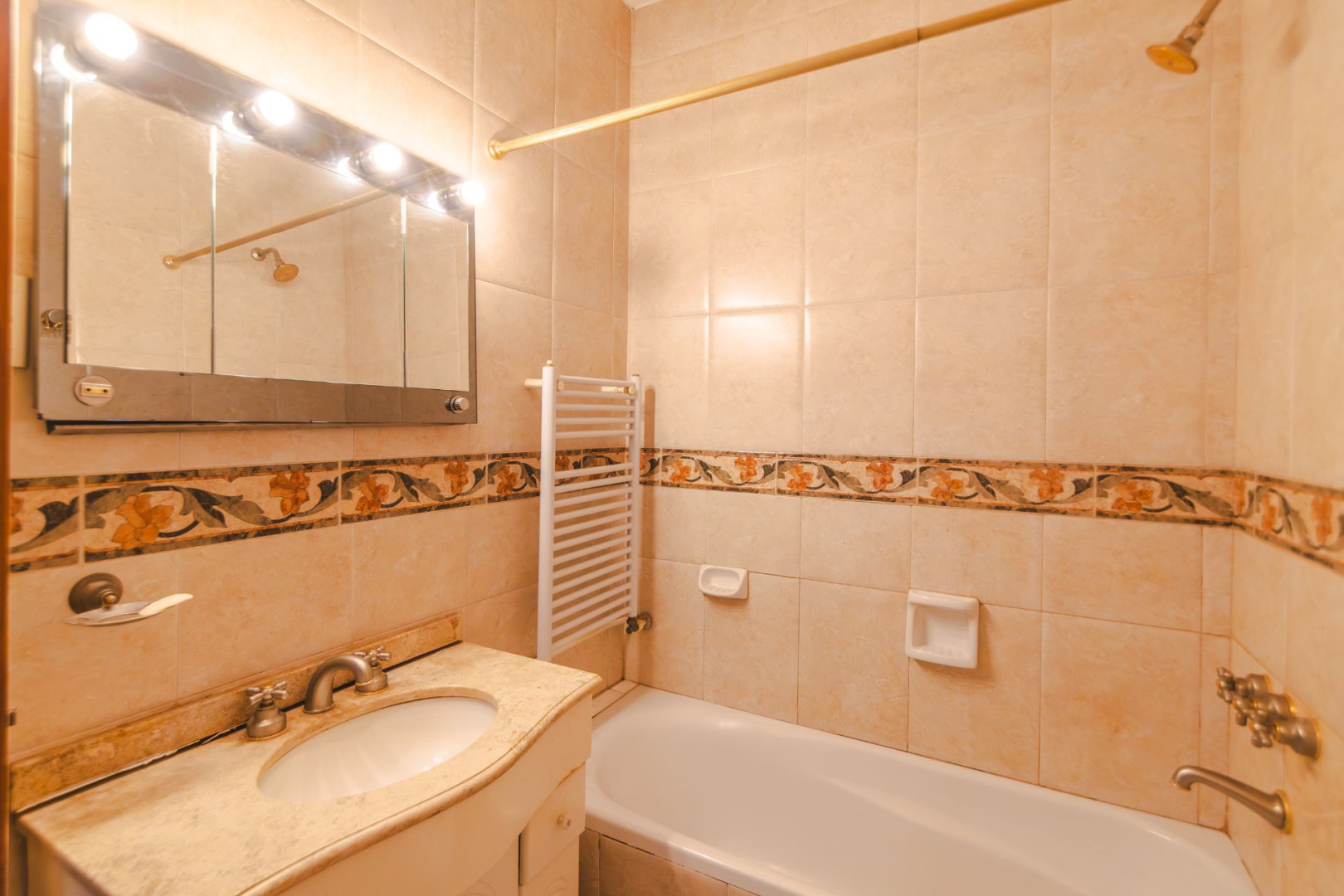 Casa en Venta en 12 De Octubre 1012,  Bahía Blanca - Bahía Blanca Propiedades | SITIO OFICIAL l
