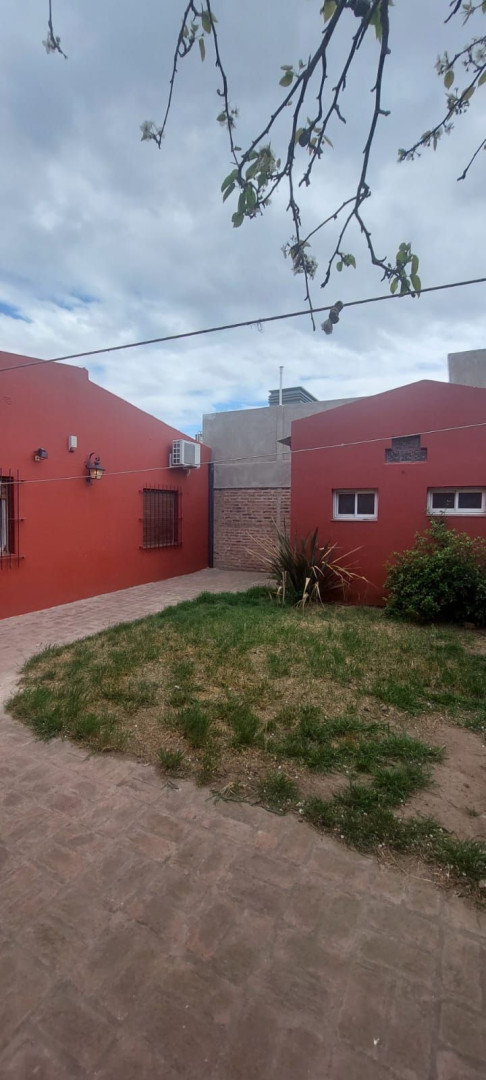Casa en Alquiler en Nicolas Perez 13, Los Almendros, Bahía Blanca - Bahía Blanca Propiedades | SITIO OFICIAL l