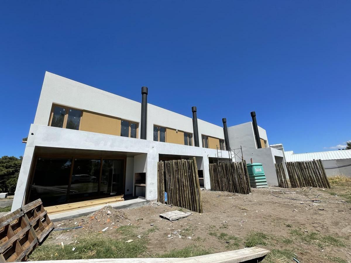 Casa en Venta en  Av Sansot Y Los Cardenales, Monte del Este, Monte Hermoso - Bahía Blanca Propiedades | SITIO OFICIAL l
