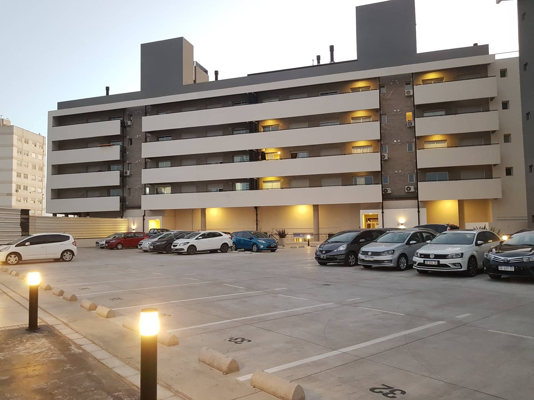 Cochera en Alquiler en General Paz 400 , Centro, Bahía Blanca - Bahía Blanca Propiedades | SITIO OFICIAL l