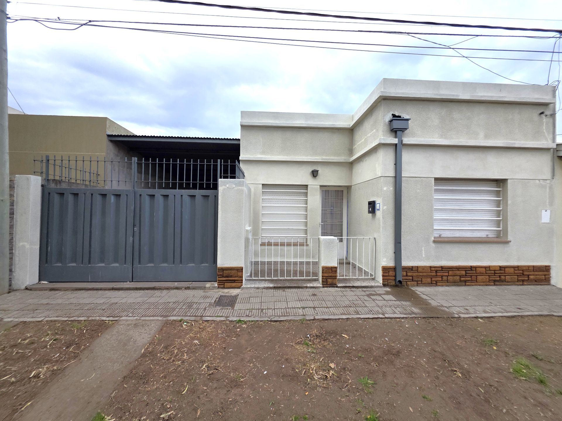 Casa en Alquiler en Ecuador 2156, Villa Rosas, Bahía Blanca - Bahía Blanca Propiedades | SITIO OFICIAL l