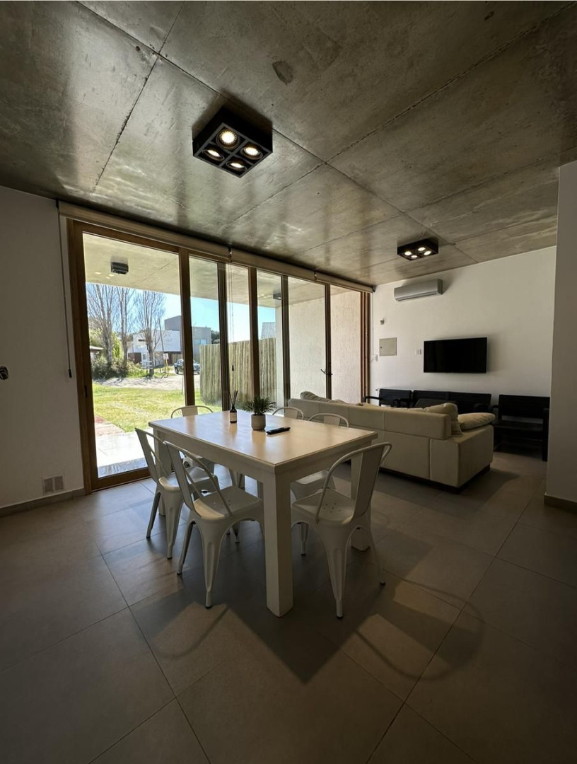 Casa en Venta en  Av Sansot Y Los Cardenales, Monte del Este, Monte Hermoso - Bahía Blanca Propiedades | SITIO OFICIAL l