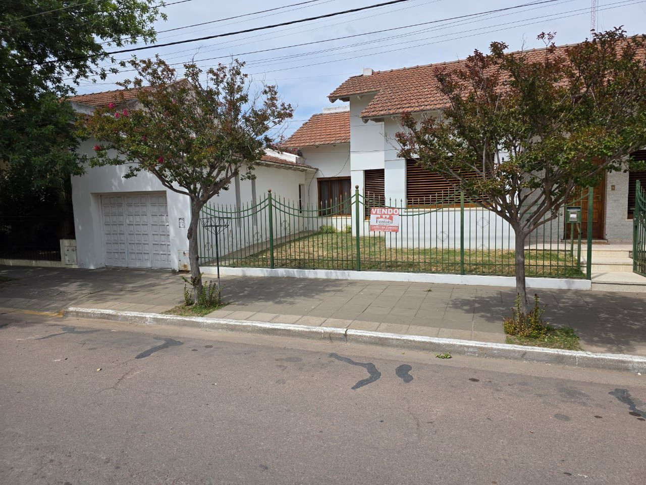 Casa en Venta en Avenida Colon 722,  Carhué - Bahía Blanca Propiedades | SITIO OFICIAL l