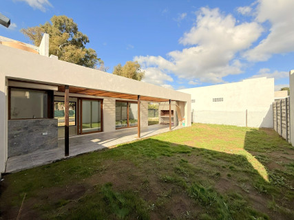 Casa en Venta en Horacio Quiroga & Cisneros, Molina Campos, Bahía Blanca