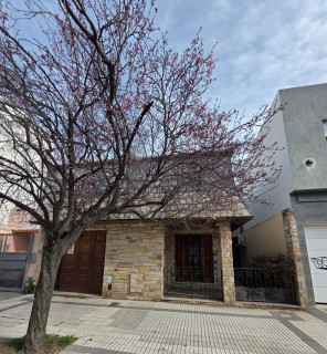 Casa en Alquiler en Viamonte 580, Macrocentro, Bahía Blanca